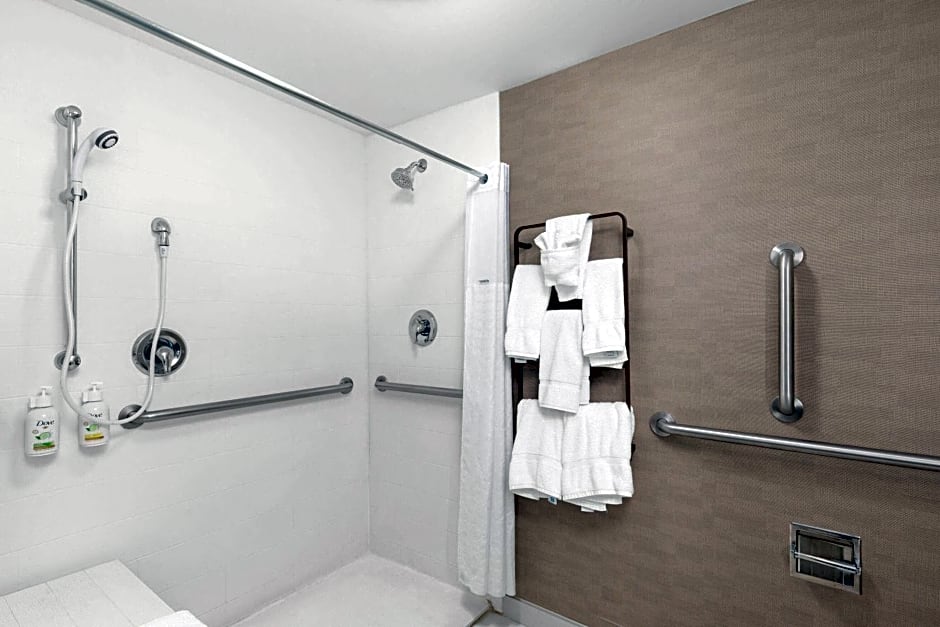 La Quinta Inn & Suites by Wyndham Knoxville Central Papermill