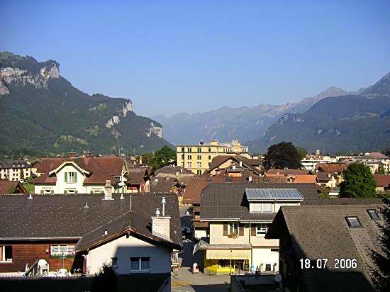 Hotel Sherlock Holmes "nur 200 m zur Gondelbahn Hasliberg"