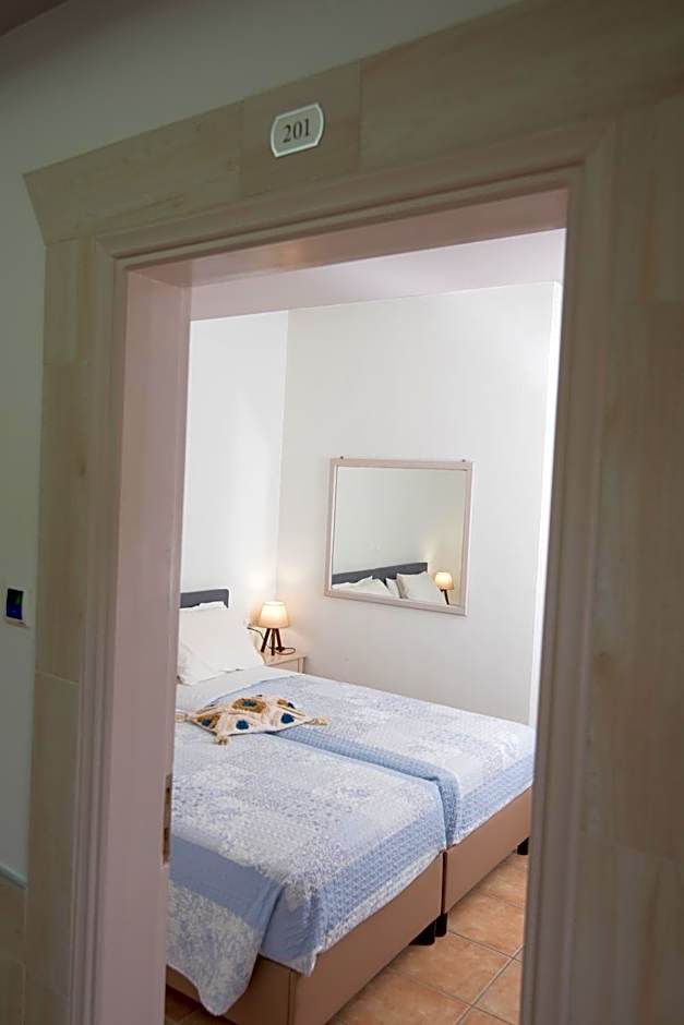 Tsaner Apartment and Rooms