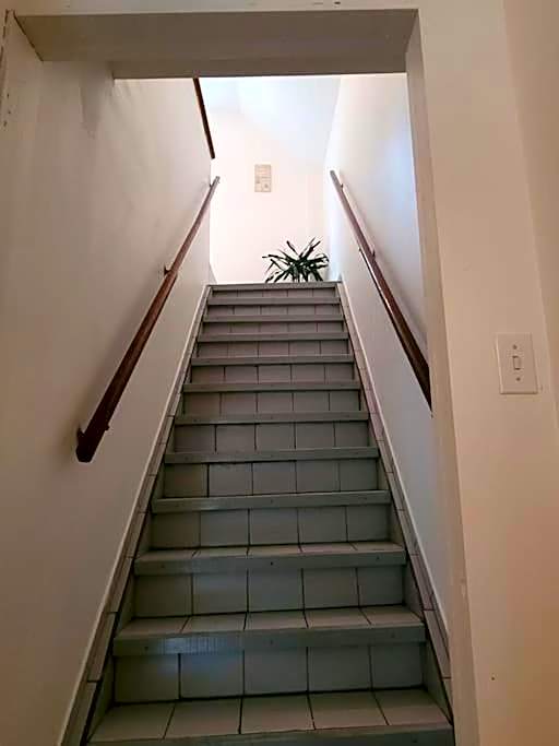 Cozy Farmhouse 10 Minutes From The Beach!