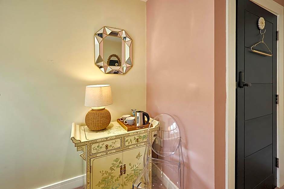 The Believe Boutique (Believe Bar & Bedrooms)