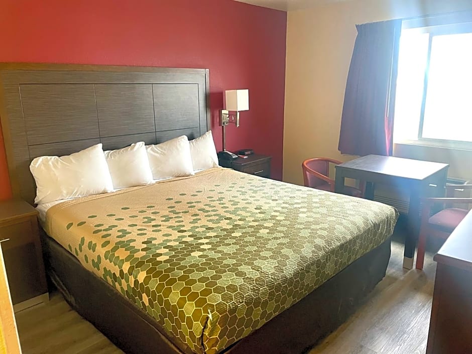 Econo Lodge Inn & Suites Corning