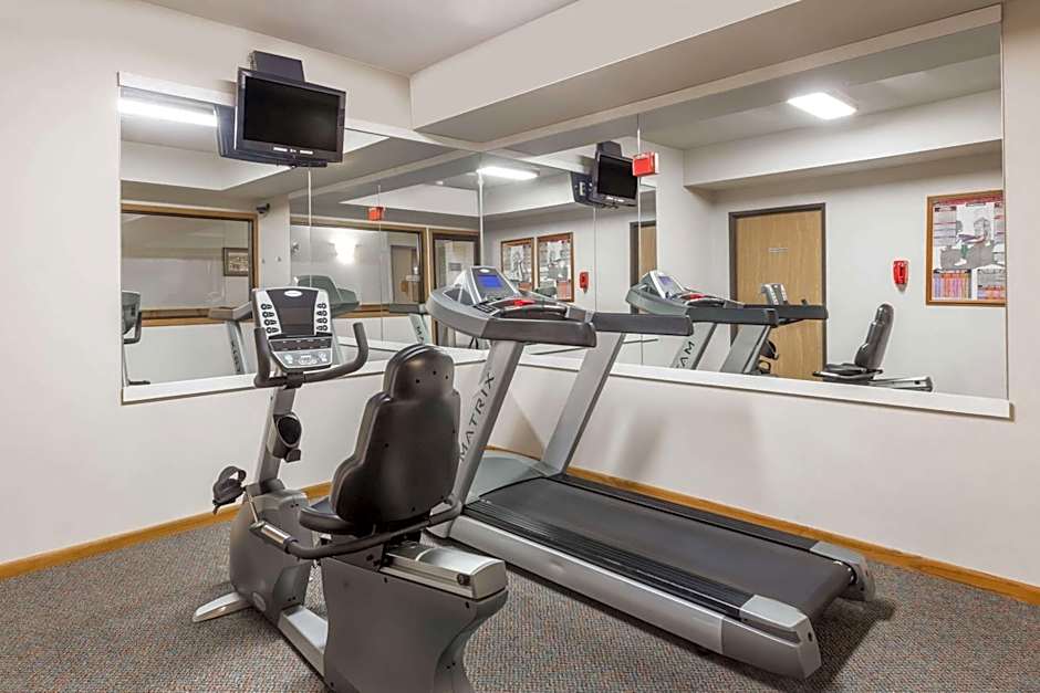 Super 8 by Wyndham Monroe WI