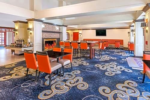 Hawthorn Suites by Wyndham Detroit Warren