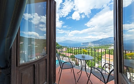 Double or twin deluxe sea view with balcony