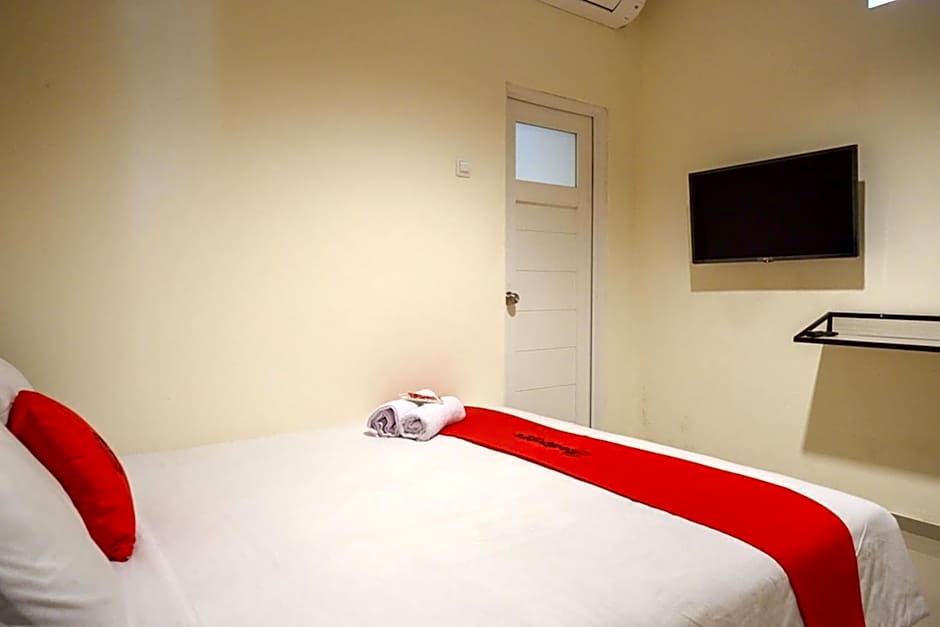 RedDoorz near Ambarrukmo Plaza Mall