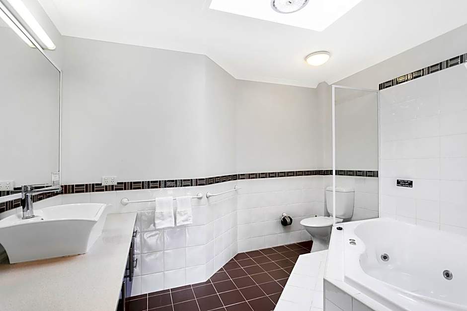 Peninsula Nelson Bay Motel and Serviced Apartments