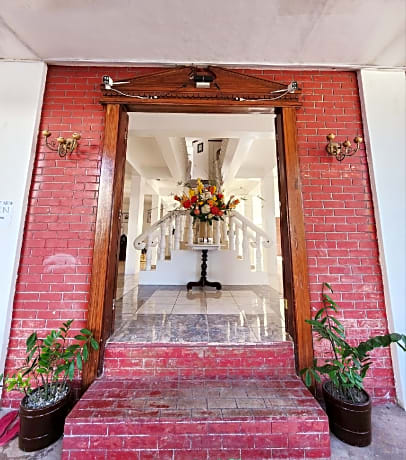 The Victorian by Stevrena Accommodations