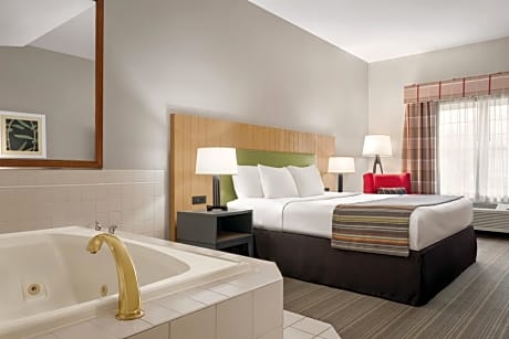King Suite with Spa Bath - Disability Access