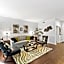 Beverly Hills Gem 1 BR Apt with Parking 218
