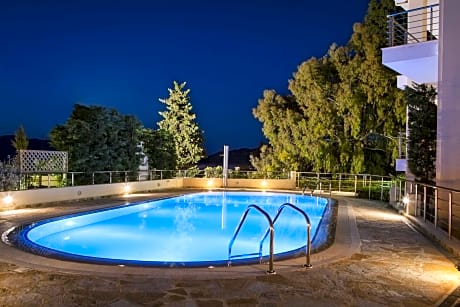 Meliti Waterfront Suites