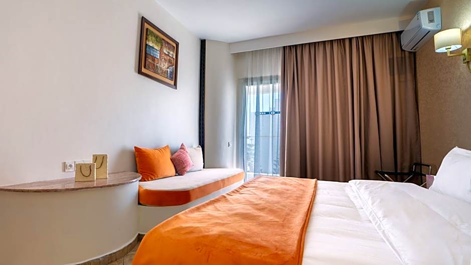 Intouriste Hôtel & Suites