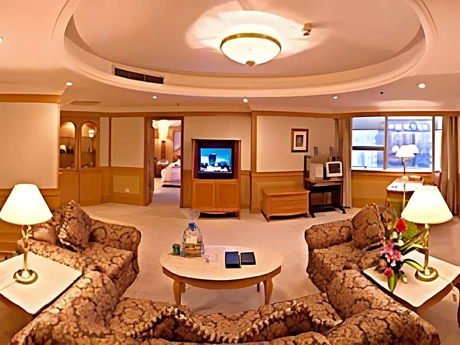 Kunming Green Land Hotel