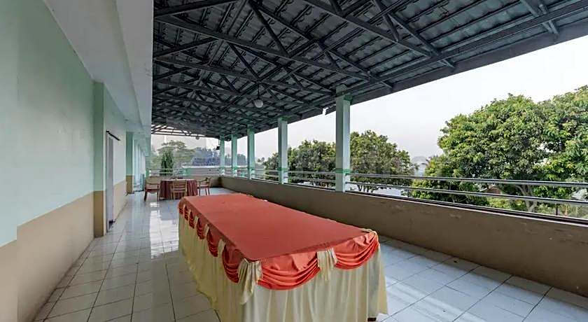 Capital O 90530 Ayong M Linggarjati Hotel