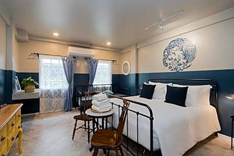 Deluxe Double Room with Bath