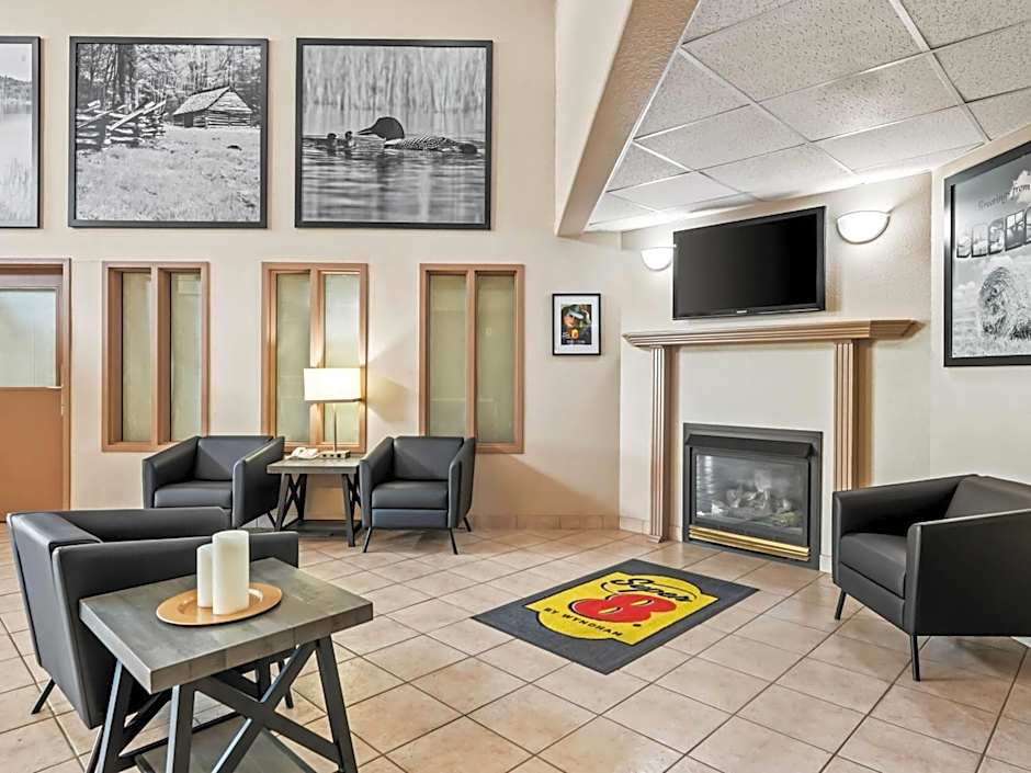 Super 8 by Wyndham Meadow Lake