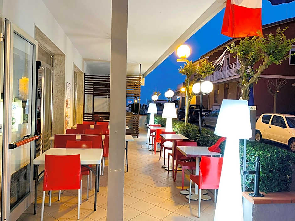 hotel iris