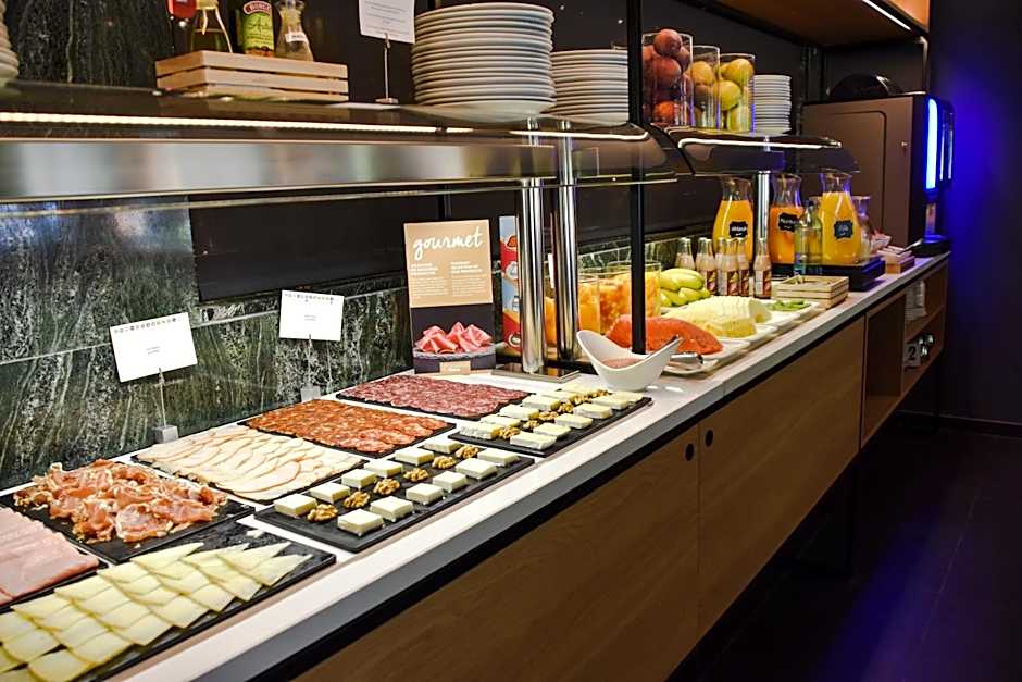 Aparthotel Atenea Valles