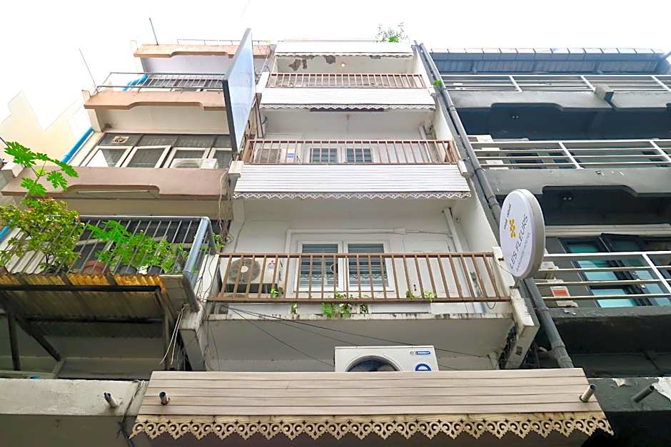 Les Fleurs Bangkok Hostel