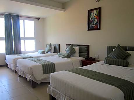 Deluxe Triple Room (Twin Beds)