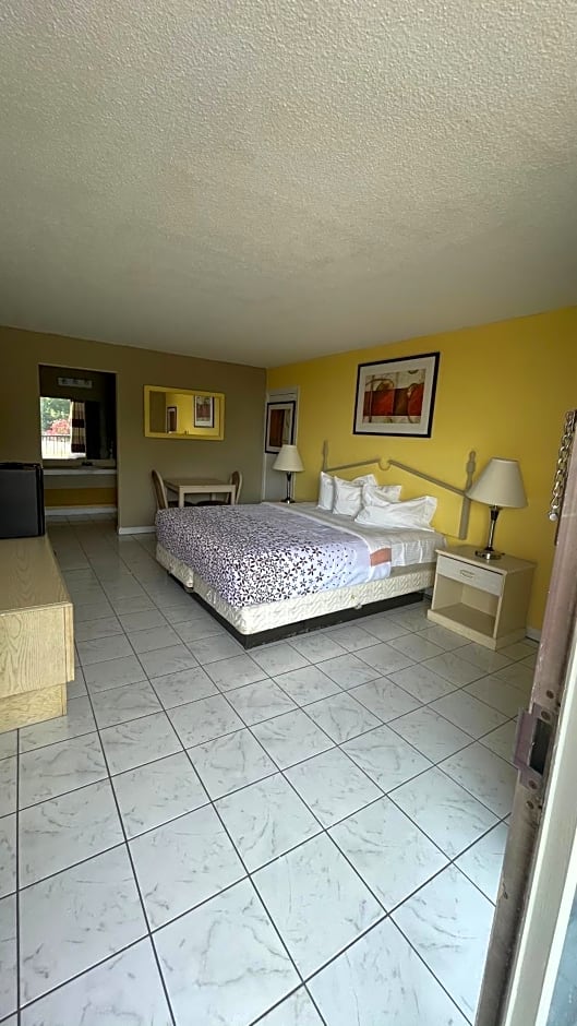 Travelodge by Wyndham Lumberton