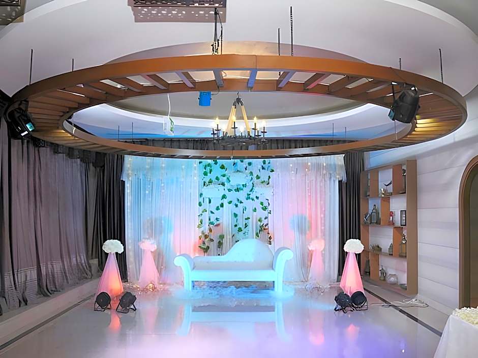 Ewan Ajman Suites Hotel