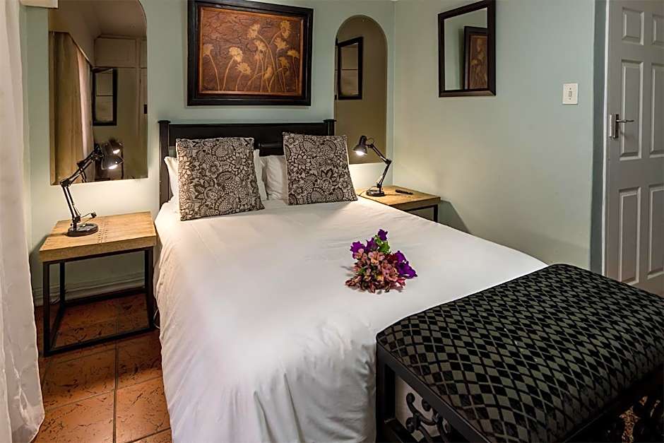 Izimbali Lodge and Restaurant