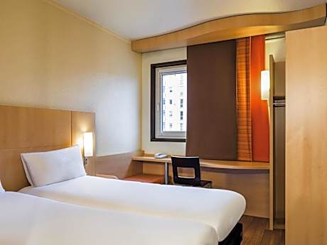 Standard Room with 2 Single Beds