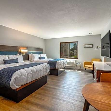 Queen Suite with Two Queen Beds - Non Smoking/Interior Hall