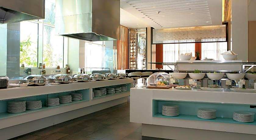 Yas Plaza Circuit by IHG