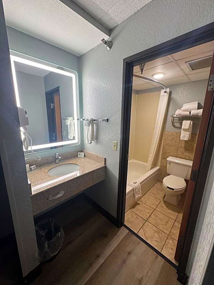 AmericInn by Wyndham Albert Lea