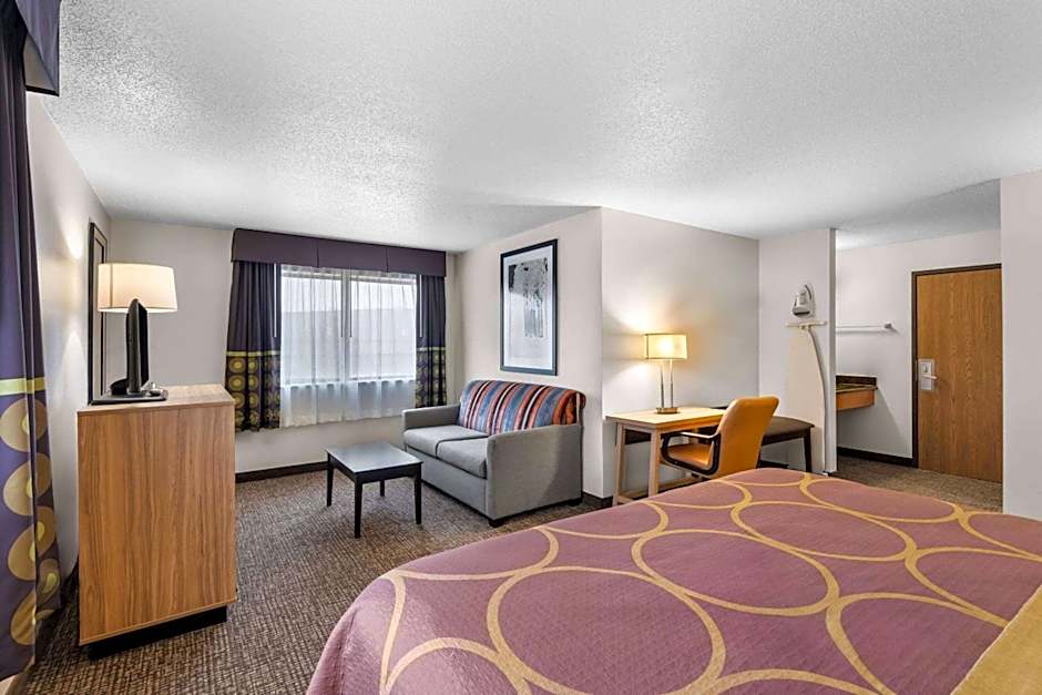Super 8 by Wyndham Oelwein