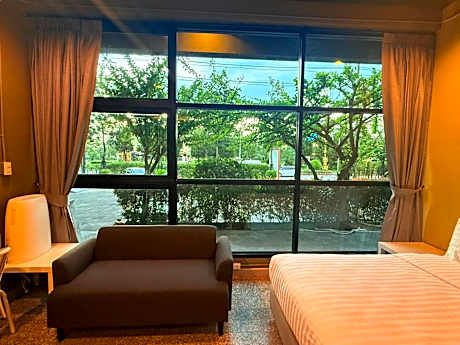 Deluxe King - City View