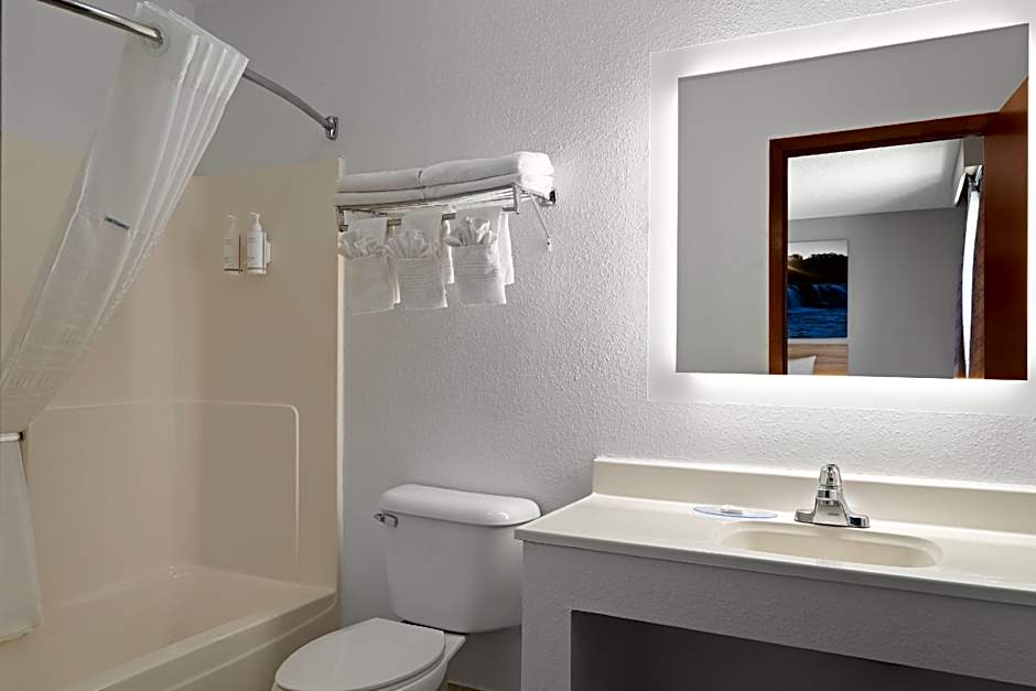 Days Inn by Wyndham Jamestown