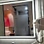 Guangzhou Longxiang Wisdom Hotel (Gangding Subway Station)