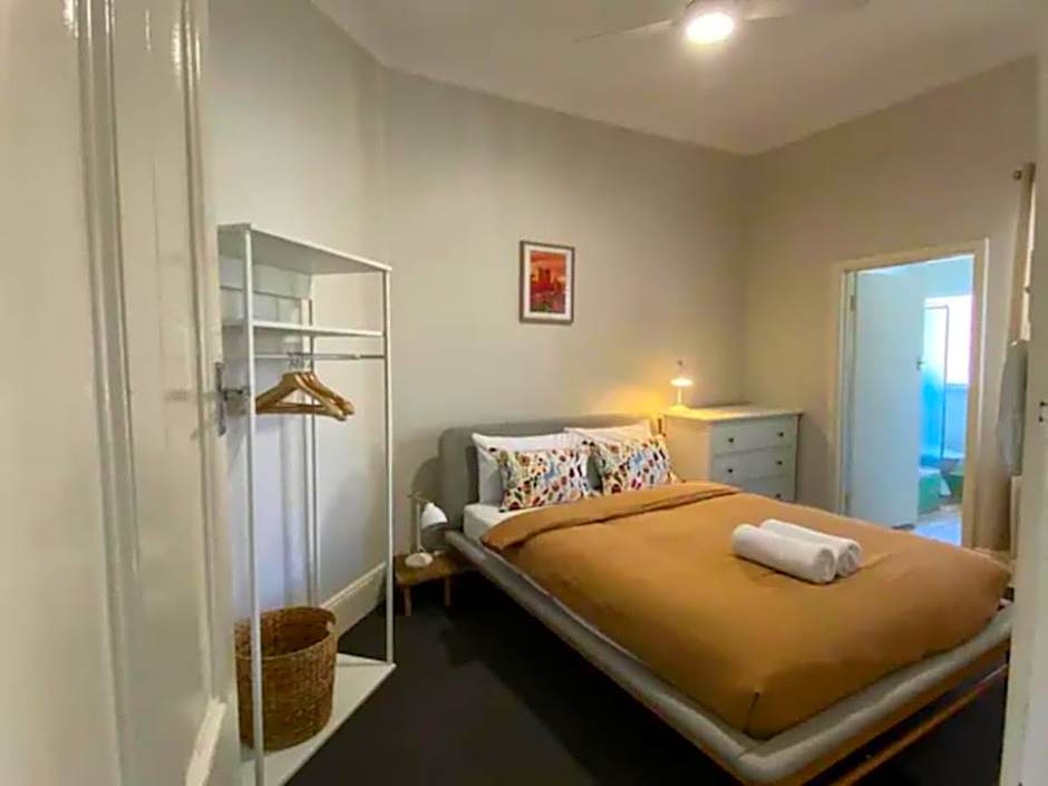 Cosy Apt metres from Fremantle Markets and Bathers - Hosted by Canstay