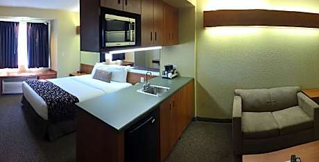 Queen Studio Suite - Disability Access/Non-Smoking