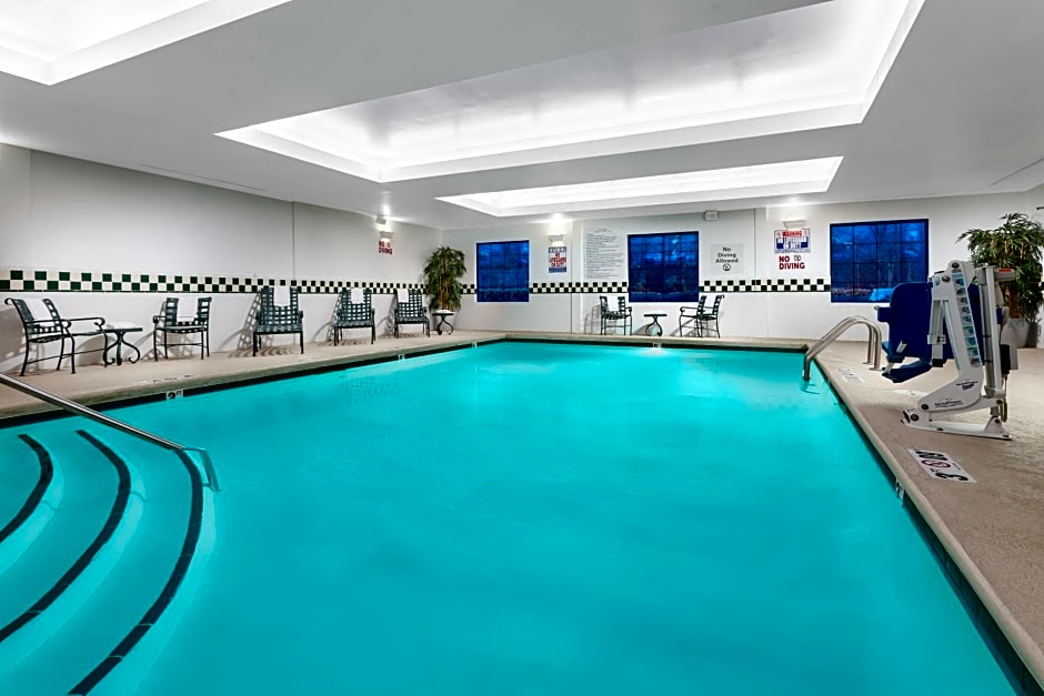 Holiday Inn & Suites Raleigh-Cary (I-40 @Walnut St) By IHG
