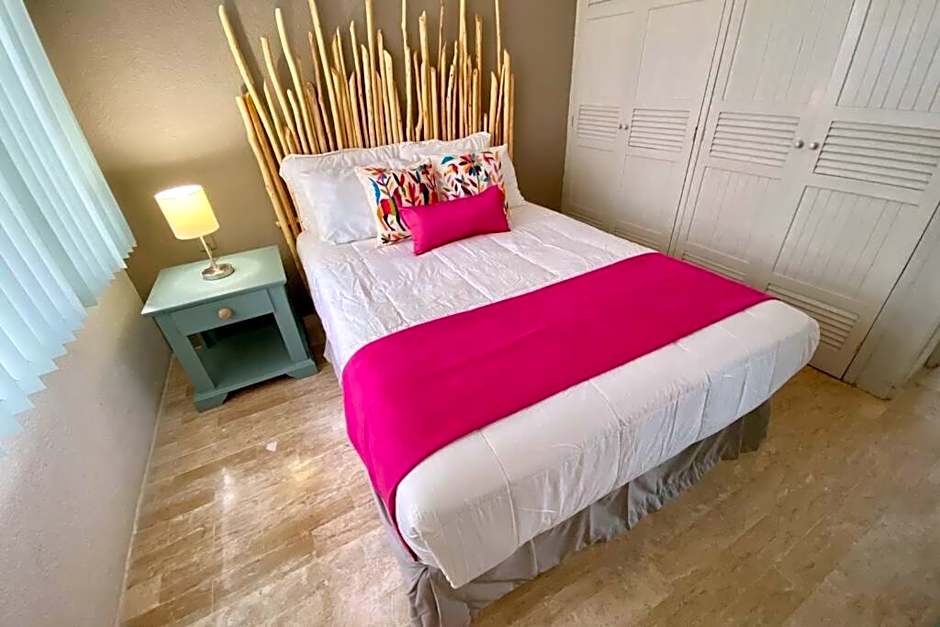 Oceanfront Condo BM By Andiani