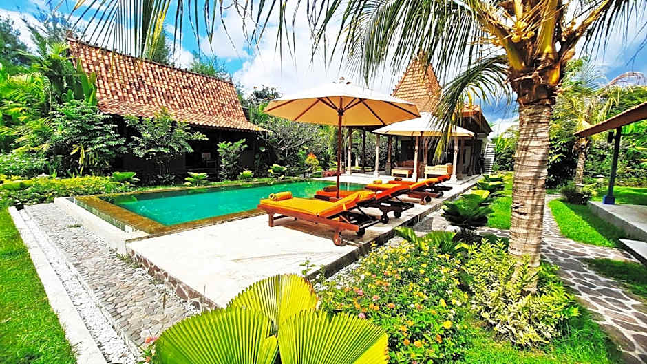 VILLA LE PETIT LEON "Authentic Traditional Wooden House"