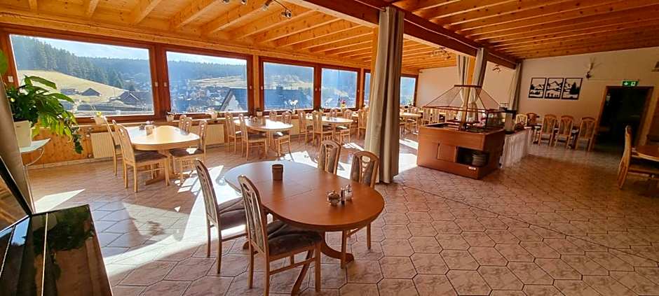 Auerhahn Bed and Breakfast - Black Forest - Waldhotel