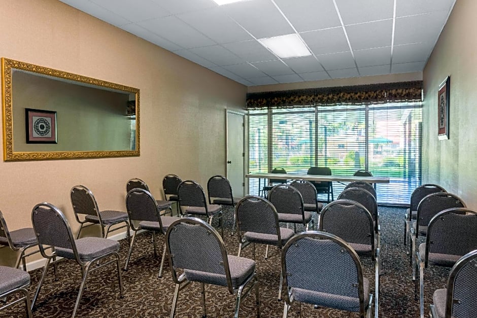 Days Inn by Wyndham Leesville