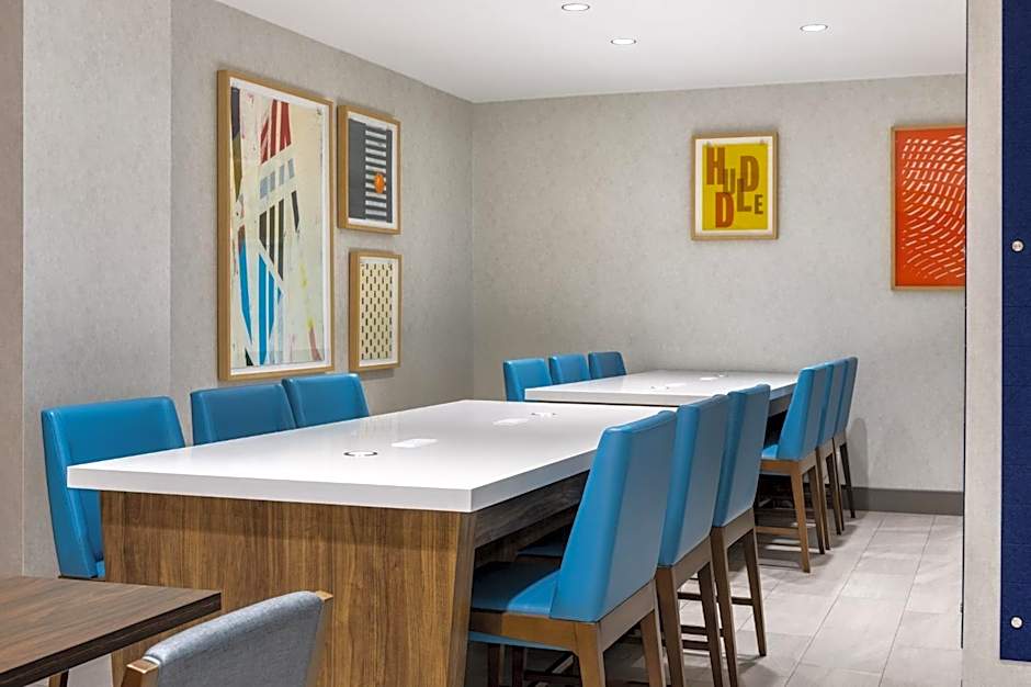 Holiday Inn Express & Suites Ottawa East-Orleans By IHG