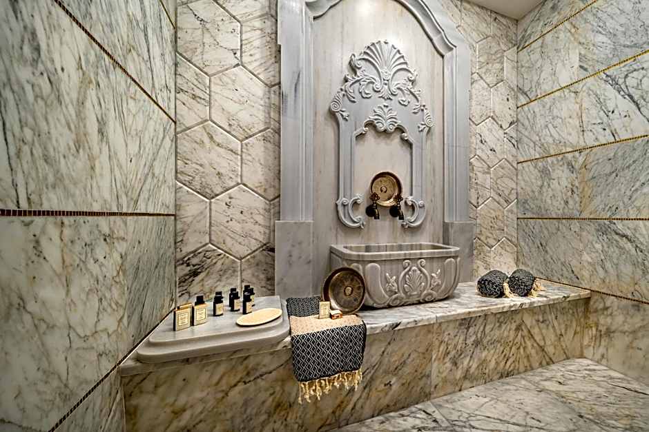 Les Ambassadeurs Hotel Casino&Marina