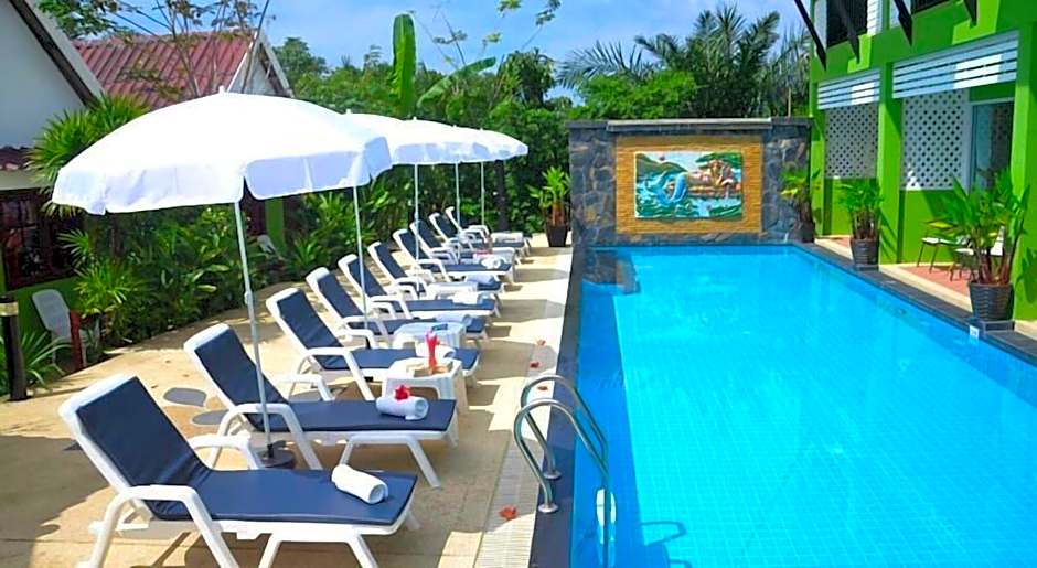 Khaolak C-nior Bungalows