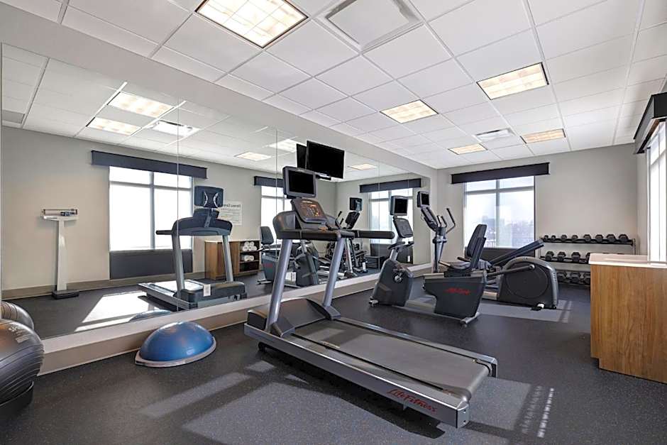 Holiday Inn Express & Suites Kansas City KU Medical Center By IHG
