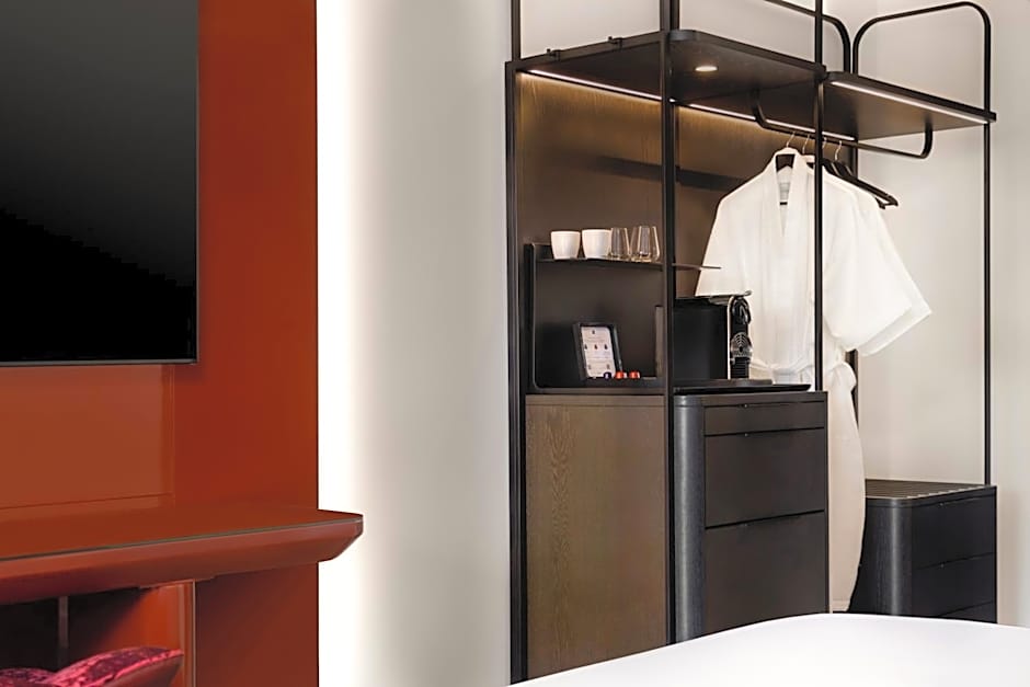 Revery Toronto Downtown, Curio Collection by Hilton