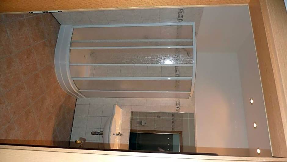 Foto 1 dari 5 — Single Room