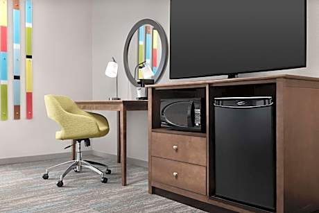 1 King W/Microwv/Fridge