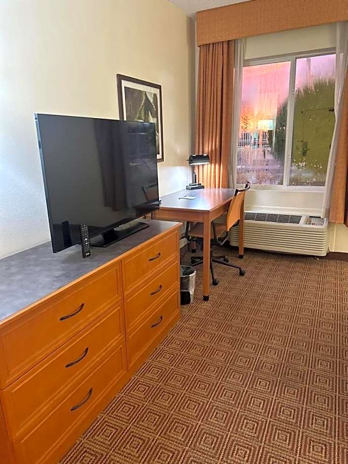 La Quinta Inn & Suites by Wyndham Sunrise Sawgrass Mills